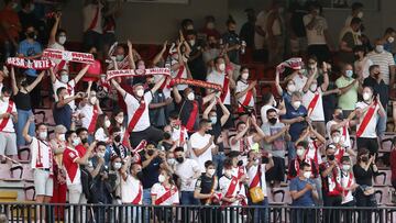 La afici&oacute;n, en su regreso a Vallecas.