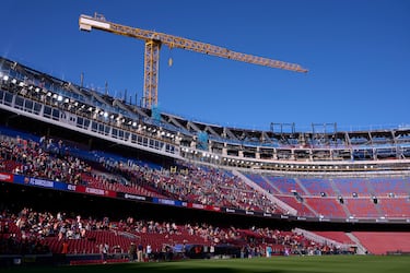 Alrededor de 23.000 espectadores, han acudido este viernes al Spotify Camp Nou para presenciar el entrenamiento que realiza el primer equipo masculino del Barcelona. Ha sido el primer evento abierto al público en el estadio desde el inicio de las obras de reconstrucción en el verano de 2023 y una prueba piloto para la futura reapertura en un partido oficial.