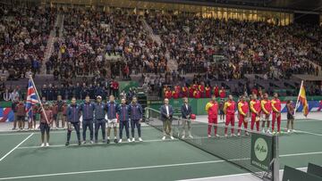 Los equipos de Gran Breta&ntilde;a y Espa&ntilde;a, antes de su enfrentamiento en las Finales de Copa Davis de 2019.
 