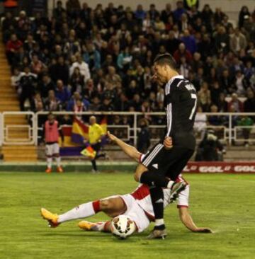 El árbitro Melero Lòpez no vio penalti en la acción de Antonio Amaya sobre Cristiano Ronaldo.