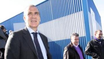 <b>BUENAS NOTICIAS. </b>Campoy y Botella, tras hablar con la plantilla.