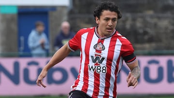 Ian Poveda juega 45 minutos con Sunderland sub-21.