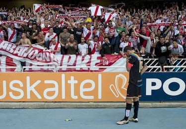 Desolate Trashorras breaks down in front of Rayo fans