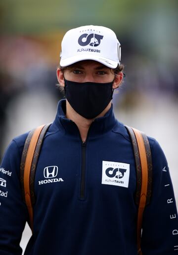 Pierre Gasly llegando al circuito de Hungaroring en Budapest, Hungr¨ªa.