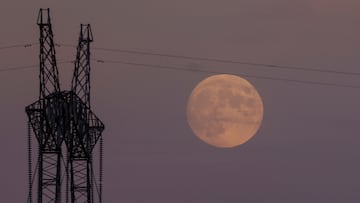 Varios versículos de la Biblia parecen hacer referencia a los eclipses como señales divinas, profecías, presagios y advertencias