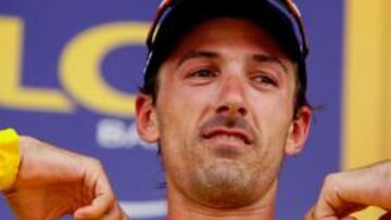 Cancellara: "Es un día de emoción, estoy feliz por liderato y mal por Frank"