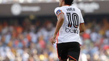 Parejo lució el brazalete de capitán contra el Betis tras la expulsión de Enzo Pérez.