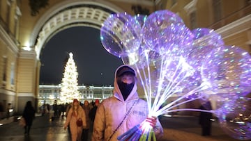 El 2025 está por llegar a su fin, pero ¿sabes qué país es el primero en recibir el Año Nuevo 2026 y cuál es el último en despedir el Año Viejo? Descúbrelo. REUTERS/Anton Vaganov