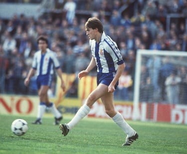 De 1983 a 1988, ele usou uma camisa aspioliol.