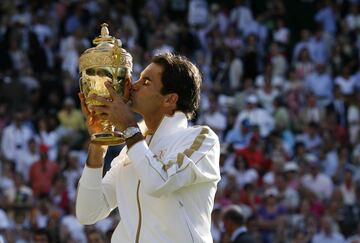 Ganó a Andy Roddick por 5-7, 7-6, 7-6, 3-6 y 16-14.