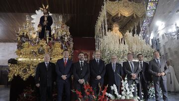 El Sevilla realiza su ofrenda floral a la Hermandad del Cautivo