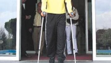 <b>UN PALO. </b>Gabi, ayer a la salida de las pruebas médicas.