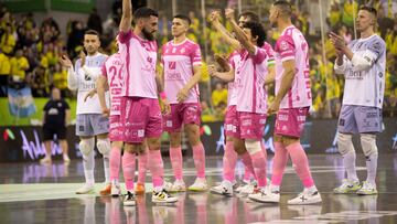 Jugadores del Jaén celebran su pase a semifinales de Copa de España.