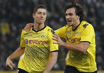 Lewandowski y Hummels celebran un gol del Dortmund.