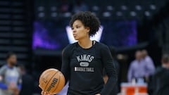 The Los Angeles Lakers hire Lindsey Harding as assistant coach