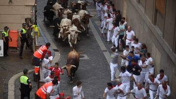El toro Hurac¨¢n protagoniza un tercer encierro veloz y limpio