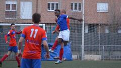 Diarra, en un salto ante el Idoya, al que har&iacute;a un gol.