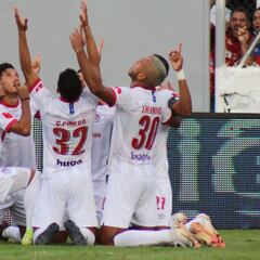 Olimpia vence a Real España en la final de ida y apunta al título