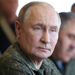 Alerta por la última vestimenta de Putin en público: mensaje oculto tras el último antecedente