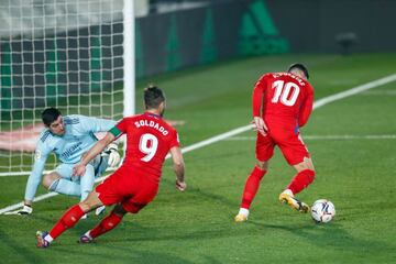 Puertas no acertó a batir a Courtois en esta ocasión.