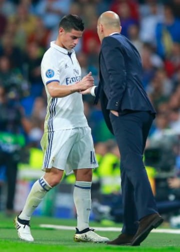 MADRID, SPAIN - OCTOBER 18: James Rodriguez of Real Madrid shakes hands with Zinedine Zidane, Manager of Real Madrid as he is replaced during the UEFA Champions League Group F match between Real Madrid CF and Legia Warszawa at Bernabeu on October 18, 2016