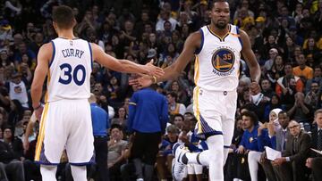 Curry (35) y Durant (30) tumban a los Trail Blazers a su antojo