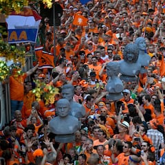 Who sings the viral Dutch song “Links Rechts” being sung at the Euro Cup 2024?