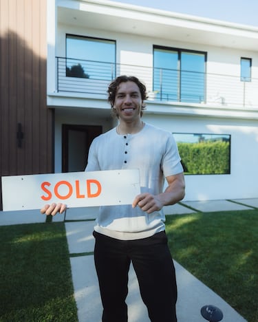 Además de su faceta pública, Joseph trabaja como agente inmobiliario, celebrando diversos acuerdos de compraventa en California. Él mismo anunció ventas destacadas en Santa Mónica a través de sus redes sociales.