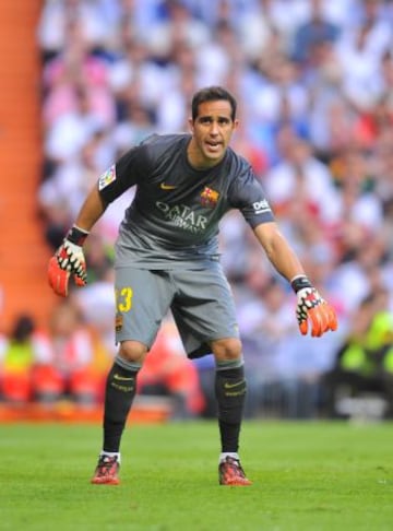 El 25-10-2014, Claudio Bravo se transform&oacute; en el tercer chileno que jug&oacute; un cl&aacute;sico entre Real Madrid y Barcelona.