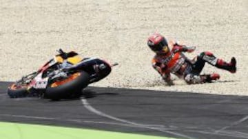 Márquez se fue al suelo.