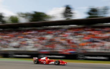 Mick Schumacher conduce el Ferrari F2004 de su padre