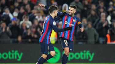 Gavi y Jordi celebran un gol ante el Sevilla.