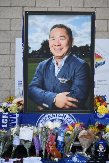 Retrato de Vichai Srivaddhanaprabha en los alrededores del King Power Stadium. 