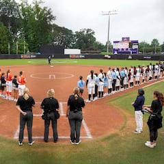 Who are the Little League World Series game commentators on ESPN?