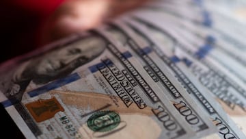 Billetes de cien dólares vía Getty Images.