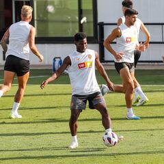 El Milan aprieta por Yunus