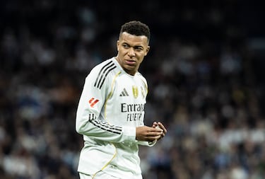 Mbappé has a broken finger