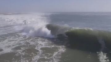 Kelly Slater rompe 3 tablas en un solo baño en la ola más famosa de África