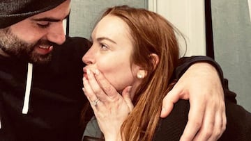 A trav&eacute;s de su cuenta de Instagram, Lindsay Lohan comparti&oacute; que est&aacute; comprometida con Bader Shammas y presumi&oacute; su anillo de compromiso. Aqu&iacute; los detalles.