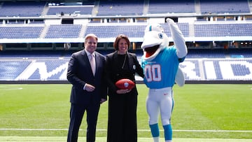 MADRID, SPAIN - JANUARY 17: Pri Shumate, SVP Chief Marketing Officer, Miami Dolphins and Brett Gosper, Head of Europe and APAC, pose for photo during press conference for the announcement of the designated team of the NFL Madrid Game 2025, at Santiago Bernabeu stadium on January 17, 2025, in Madrid, Spain. (Photo By Dennis Agyeman/Europa Press via Getty Images)