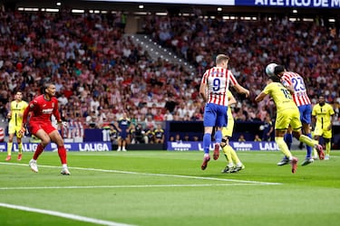 2-0. Conduce Marcos LLorente por su banda derecha. El defensa cuelga el balón tenso, al segundo palo, donde llega Nico González, superando a Santiago Mouriño, para rematar de cabeza y batir a Luiz Lúcio.