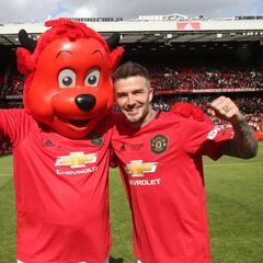 60,000 watch Man United legends beat Bayern in anniversary game