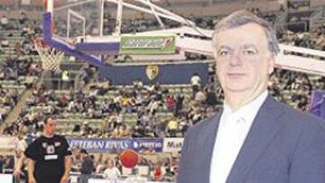 <b>BERMÚDEZ</b>. "Que la Demencia pitase al jugador no implica que el club cambie su política, y seguirá cumpliendo el contrato con él al pie de la letra"