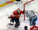 Brutal goalie fight erupts in Panthers vs. Sharks game