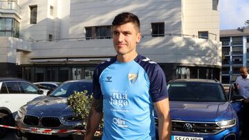 Sergio Castel en la entrada del Vuthas Málaga,