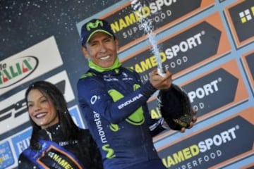 Primer plano del título del ciclista colombiano Nairo Quintana en Italia.