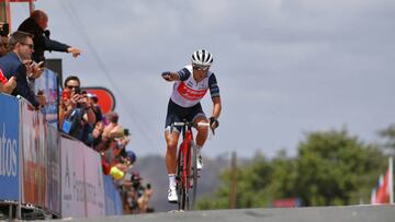 Richie Porte celebra su victoria en Paracombe en la tercera etapa del Tour Down Under.