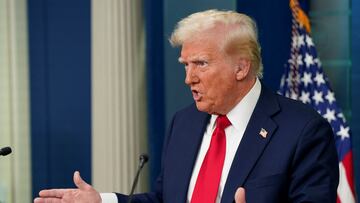 El presidente Trump culpa a sus antecesores, Obama y Biden, de la colisión aérea en Washington,. Asegura que los estándares de seguridad bajaron con ellos.