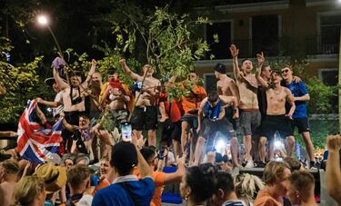 Seville gets ready for Eintracht Frankfurt v Rangers with 5,500 police officers