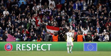 Los jugadores del Real Madrid celebraron la clasificación tras finalizar el partido. En la imagen, Luka Modric.